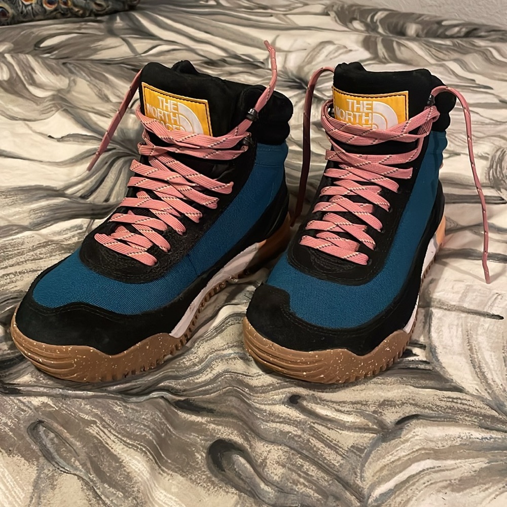 Like new Back to Berkeley waterproof hikers